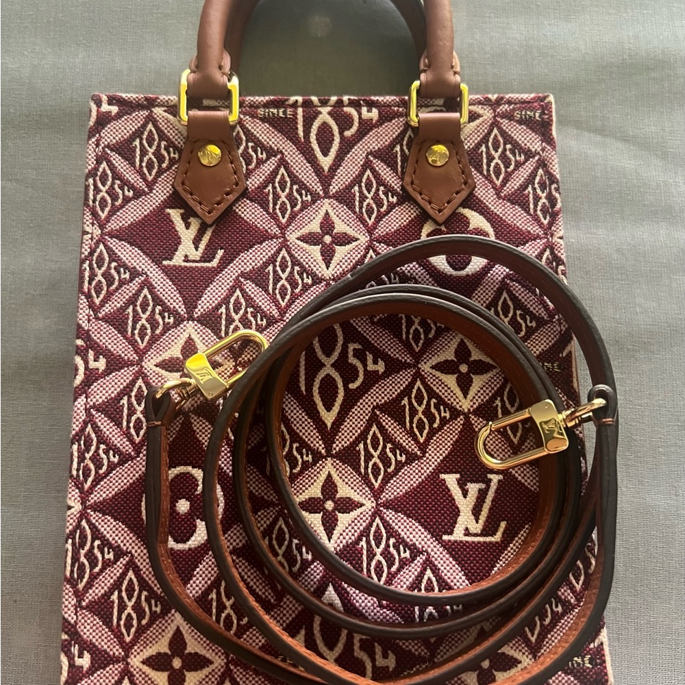 Limited edition Rare Sac Plat bag by Louis Vuitton, crossbody